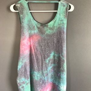 Kendall and Kylie’s distressed Galaxy Tank